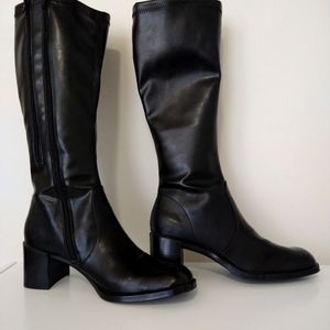 A2 AEROSOLES Boots size 9 black
